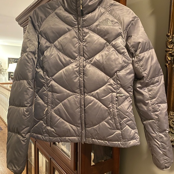 North Face women's silver puffer jacket sz small - Picture 3 of 9